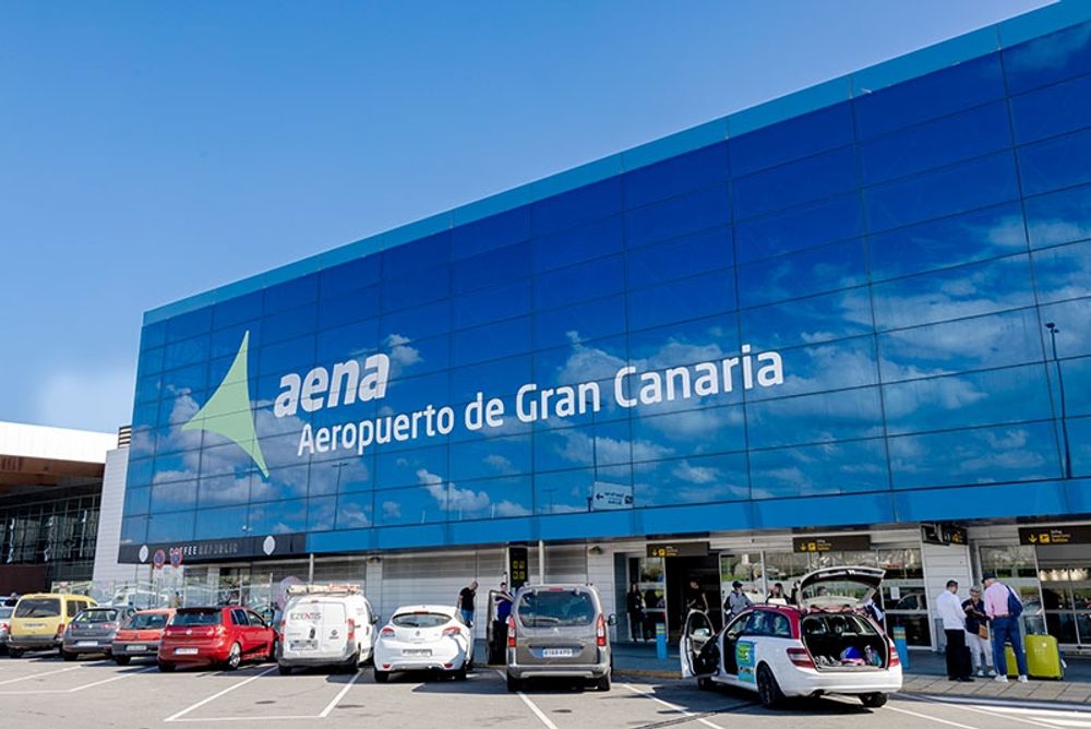 En oidentifierad dr&ouml;nare ledde till omfattande flygst&ouml;rningar p&aring; Gran Canaria.