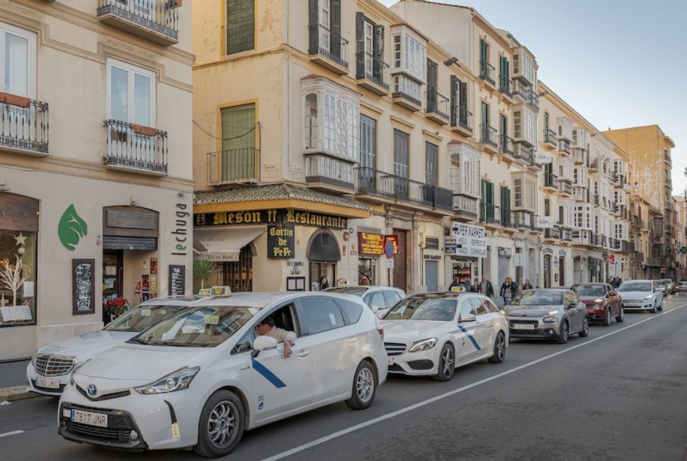 Den traditionella taxisektorn i Andalusien moderniserar sig f&ouml;r att bem&ouml;ta den v&auml;xande konkurrensen.