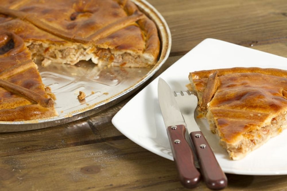 En empanada gallega kan inneh&aring;lla lite av det mesta och &auml;r som regel en riktig l&auml;ckerhet.
