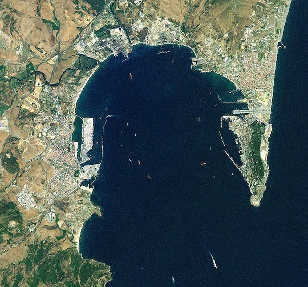 Efter fiskeflottans protest och anl&auml;ndandet av &ouml;rlogsfartyget HMS Wesminster till Gibraltar &auml;r sp&auml;nningen vid klippan st&ouml;rre &auml;n p&aring; l&auml;nge.