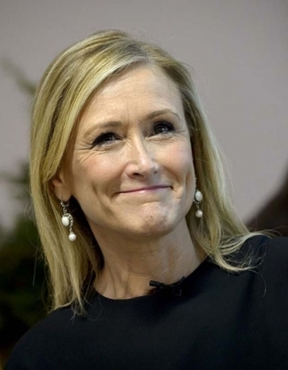 En l&auml;ckt film d&auml;r Cristina Cifuentes 2011 ska ha ertappats med att snatta, tvingade henne att avg&aring; som regionalpresident i Madrid.