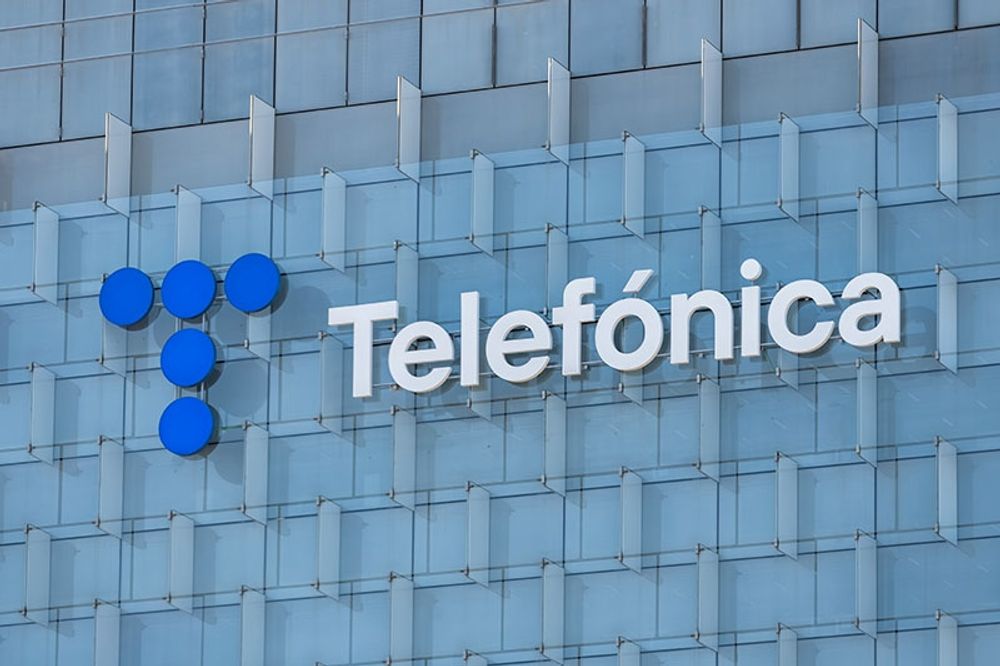 Telef&oacute;nica hade sedan tidigare begr&auml;nsat arbetsveckan till 37,5 timmar och deras ytterligare s&auml;nkning v&auml;ntas ha stor p&aring;verkan p&aring; arbetsmarknaden i Spanien.