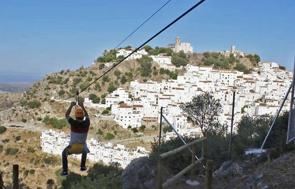 Den pittoreska byn Casares kan nu upplevas med en adrenalinkick. Foto: Ayto de Casares