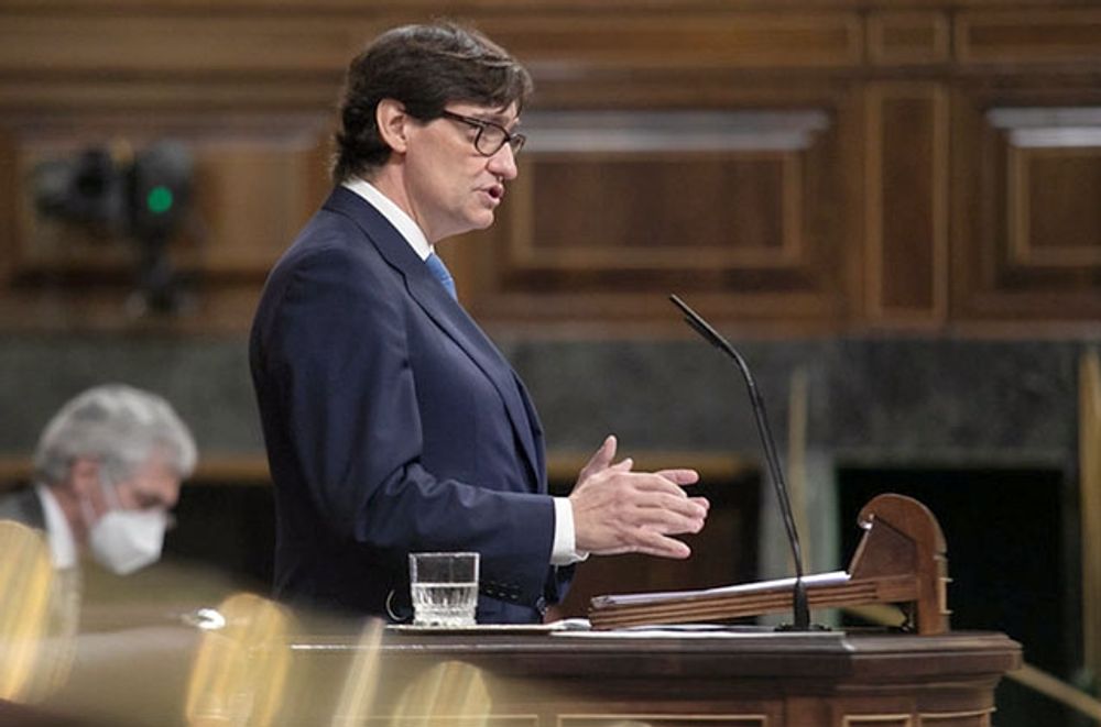 H&auml;lsov&aring;rdsministern Salvador Illa fick igenom f&ouml;rl&auml;ngningen av n&ouml;dl&auml;get med bred majoritet i parlamentet. Foto: PSOE