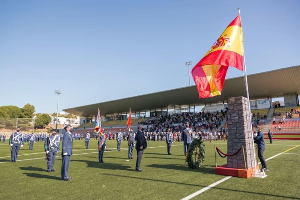 Flaggceremonier som den i Estepona &auml;r l&aring;ngt ifr&aring;n s&aring; enande som m&aring;nga kanske f&ouml;rest&auml;ller sig. Foto: Ayto de Estepona