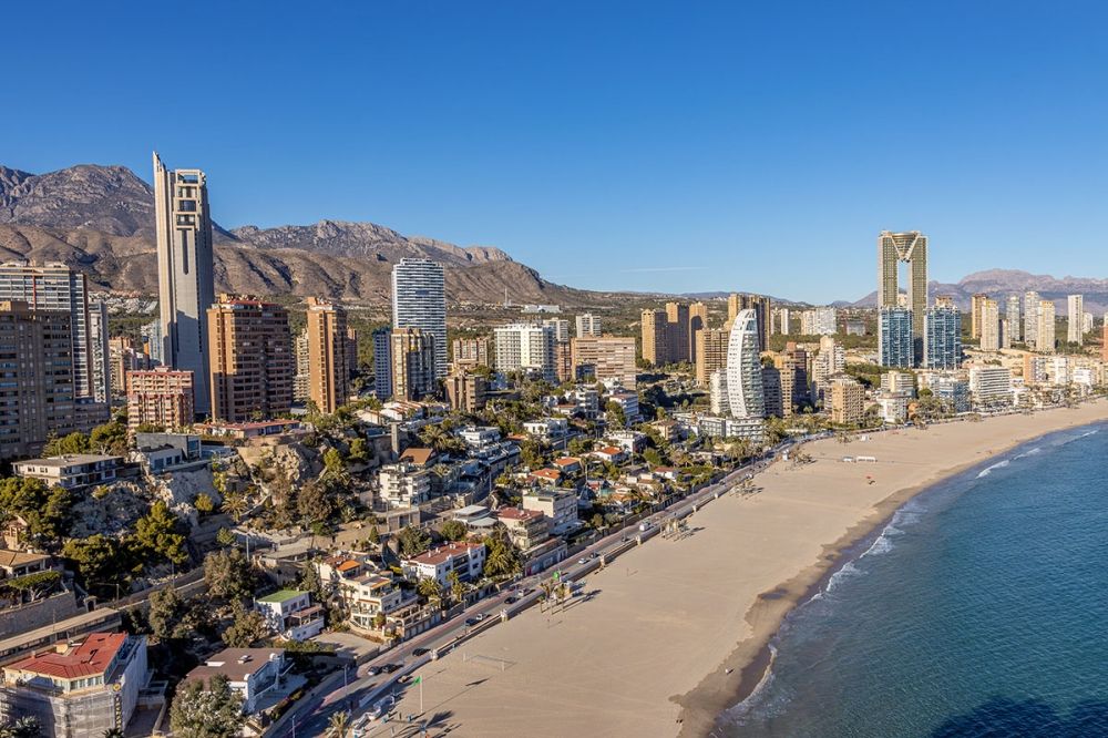 Koncentrationen av turistbost&auml;der &auml;r s&auml;rskilt stor i orter som Benidorm, Calpe, Pe&ntilde;&iacute;scola och Gandia.