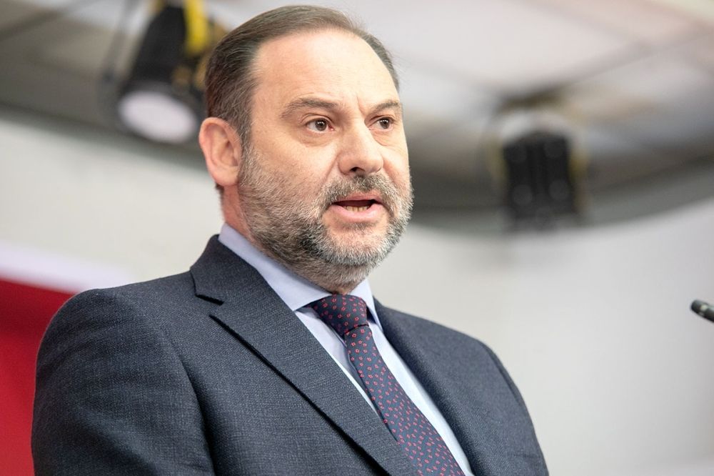 Jos&eacute; Luis &Aacute;balos sitter h&auml;ktad i v&auml;ntan p&aring; r&auml;tteg&aring;ng f&ouml;r korruptionsbrott. Foto: PSOE