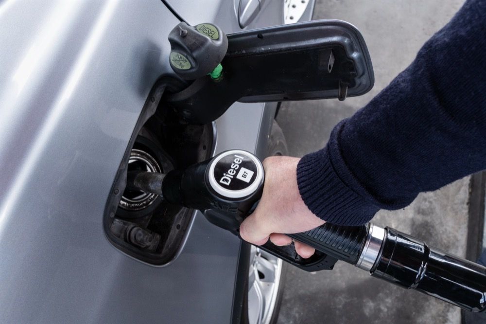 Priset f&ouml;r diesel har g&aring;tt om det f&ouml;r bensin rej&auml;lt, men fortfarande &auml;r b&aring;da priserna i Spanien betydligt under EU-genomsnittet.