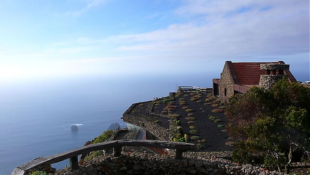 Det v&auml;ntade vulkanutbrottet p&aring; El Hierro bekr&auml;ftas ha intr&auml;ffat under vattenytran.