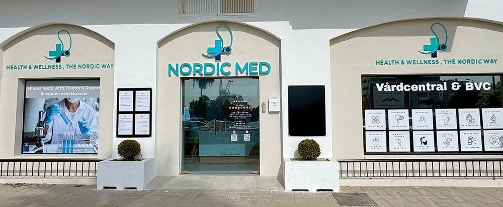 Den nya svenska v&aring;rdcentralen ligger i La Campana, i Nueva Andaluc&iacute;a. Kliniken har bland annat en barnav&aring;rdscentral som g&ouml;r att nyblivna f&ouml;r&auml;ldrar slipper resa till Sverige f&ouml;r sina kontroller.