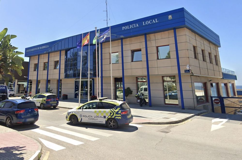Mannen greps efter en incident med en polis och f&ouml;rdes f&ouml;rst till en v&aring;rdcentral innan han senare placerades i arresten d&auml;r han drabbades av hj&auml;rtstillest&aring;nd. Foto: Google Maps