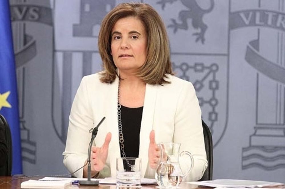 Arbetsmarknadsministern F&aacute;tima B&aacute;&ntilde;ez undviker obekv&auml;ma fr&aring;gor om finansieringen av pensionerna.