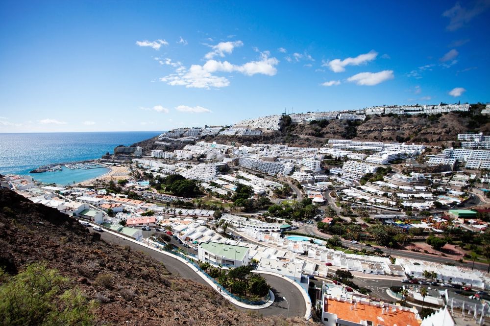 Den efterlyste 22-&aring;ringen greps av spansk polis i turistomr&aring;det Puerto Rico p&aring; Gran Canaria efter att norska myndigheter beg&auml;rt hans omedelbara lokalisering och gripande.