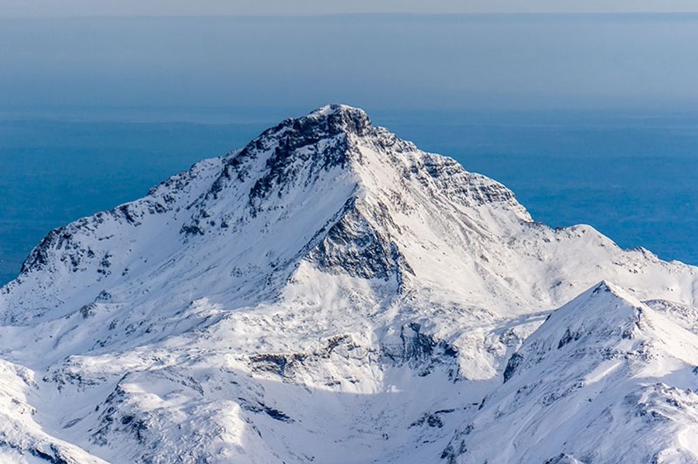 Alpinisterna hittades d&ouml;da p&aring; drygt 2.500 meters h&ouml;jd p&aring; den franska sidan av Pyren&eacute;erna. (Arkivbild)