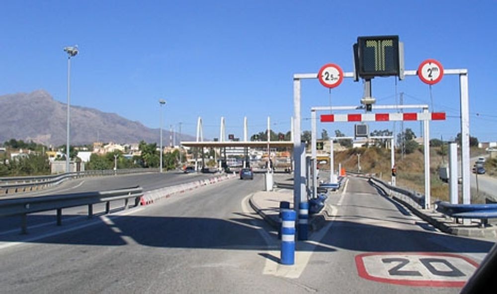 Avgiftsh&ouml;jningen under h&ouml;gs&auml;song &auml;r st&ouml;rst till och fr&aring;n San Pedro Alc&aacute;ntara.