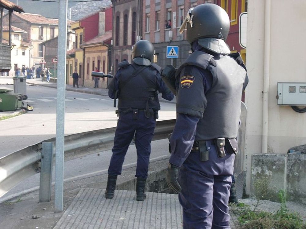Medan de allm&auml;nna anslagen f&ouml;r s&auml;kerhet reduceras 18-dubblas kravallpolisens resurser.