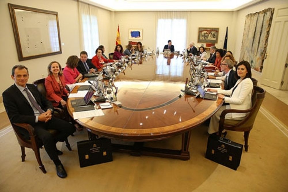 Den nya socialistregeringen har bidragit till PSOE:s b&auml;sta notering i den statliga opinionsunders&ouml;kningen p&aring; &aring;tskilliga &aring;r.