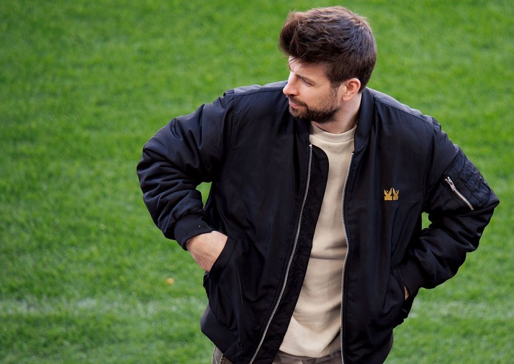 Gerard Piqu&eacute; kunde inte h&aring;lla tillbaka t&aring;rarna n&auml;r han f&ouml;rh&ouml;rdes som misst&auml;nkt f&ouml;r f&ouml;rskingring i avtalet som flyttade den spanska Supercupen till Saudiarabien.