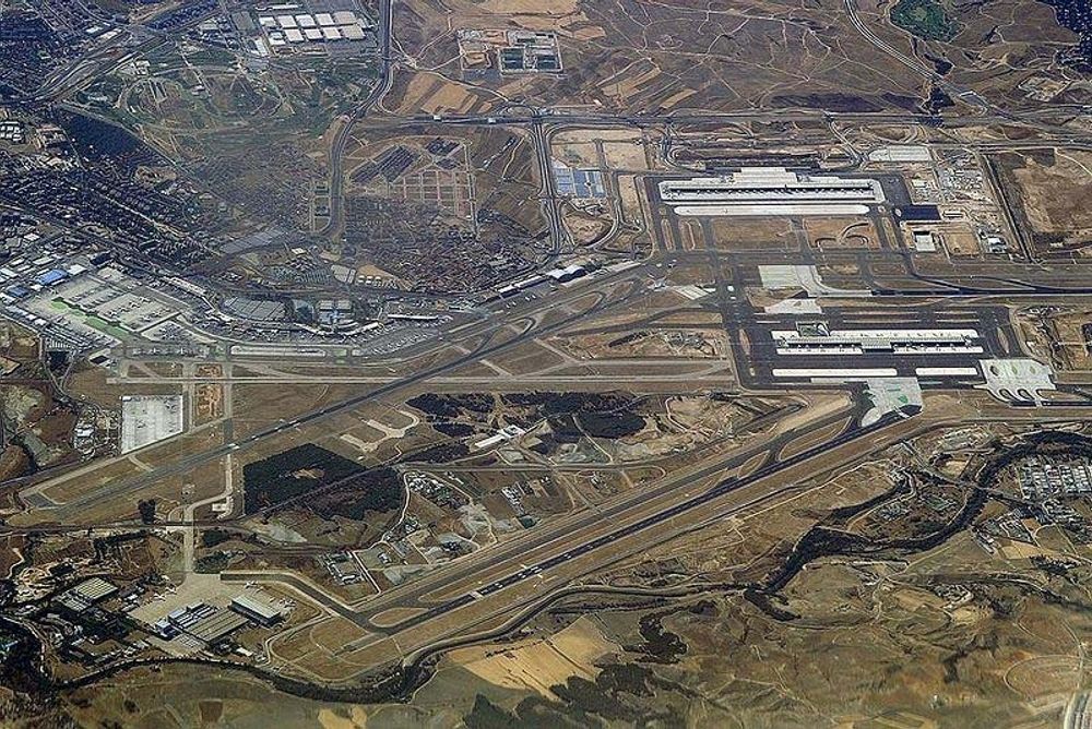 Barajas v&auml;ntade stolthet T-4 har blivit n&aring;got av en flopp och trafiken p&aring; betalmotorv&auml;gen &auml;r inte tillr&auml;cklig f&ouml;r att verksamheten ska g&aring; runt.