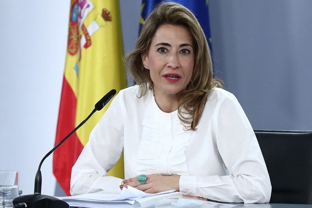 Transportministern Raquel S&aacute;nchez har bett om urs&auml;kt f&ouml;r misstaget, som inneb&auml;r att leveransen av t&aring;gen f&ouml;rsenas med tre &aring;r.