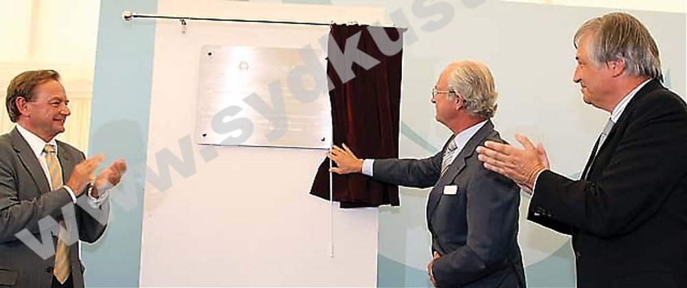 Kung Carl Gustaf invigde ClimateWells f&ouml;rsta fabrik i &Oacute;lvega, Soria, 22 september, tillsammans med f&ouml;retagets ordf&ouml;rande Fred Andersson och ordf&ouml;rande i ClimateWell Ib&eacute;rica, Lu&iacute;s Malo de Molina.