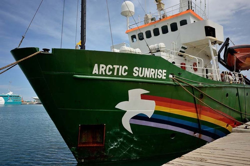 Greenpeace f&ouml;rs&ouml;ker stoppa de planerade provborningarna &ouml;ster om Kanarie&ouml;arna. Foto: l&acute;Ours