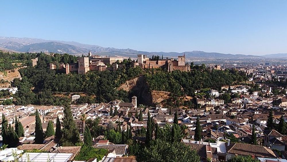 Inv&aring;narna i Granada med omnejd b&aring;de isoleras och bel&auml;ggs med uteg&aring;ngsf&ouml;rbud nattetid.