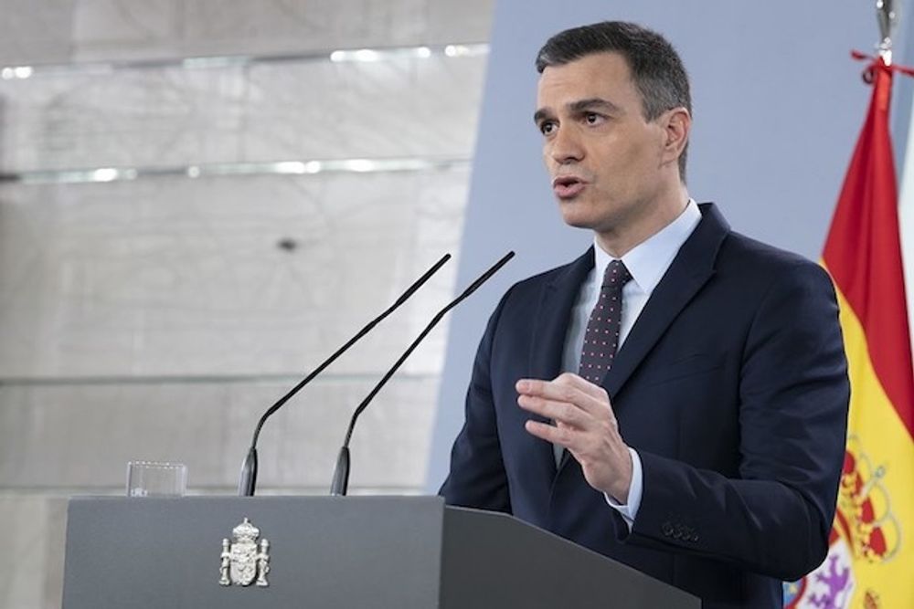 Pedro S&aacute;nchez annonserade 25 april att Spanien &auml;r p&aring; r&auml;tt v&auml;g, men att det fortfarande kr&auml;vs stor varsamhet. Foto: PSOE