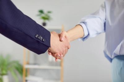 Att bygga l&aring;ngsiktiga relationer och f&ouml;rtroende &auml;r det viktigaste f&ouml;r att f&aring; spanska k&ouml;pare och s&auml;ljare som m&auml;klare i Spanien.