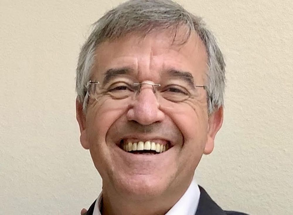 Esteponas borgm&auml;stare Jos&eacute; Maria Garc&iacute;a Urbano mottar 6 november hedersutm&auml;rkelsen &rdquo;Aceituna del A&ntilde;o&rdquo; av den st&ouml;rsta gruppen i kommunen.