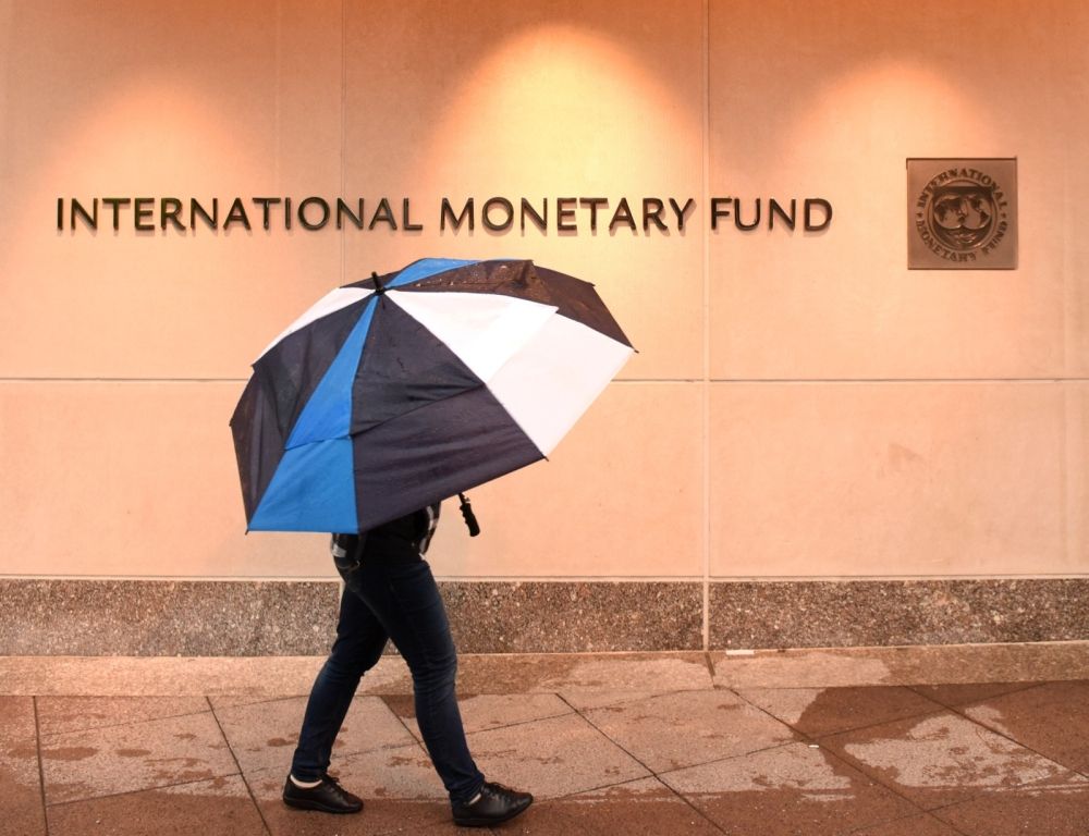 IMF s&auml;nker sina prognoser till f&ouml;ljd av energikris och strukturella problem.