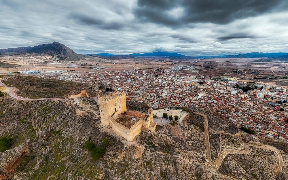 Kontroversen i Jumilla (Murcia) har v&auml;ckt reaktioner i hela Spanien.