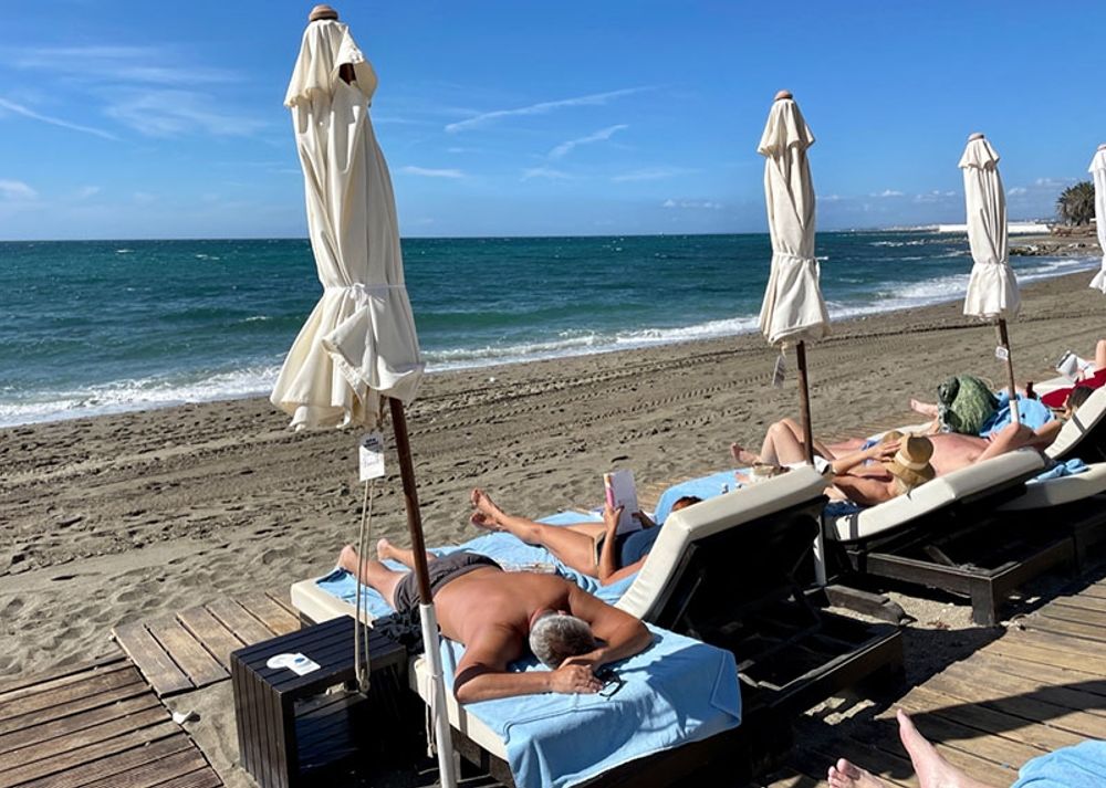 Temperaturerna &aring;ker bergochdalbana p&aring; Costa del Sol och till helgen blir det praktiskt taget sommarv&auml;der, &aring;tminstone under 4-5 dagar.