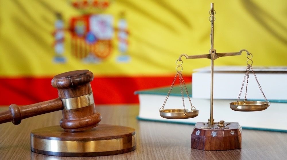 R&auml;ttsprocesserna s&auml;tter press p&aring; b&aring;de regering och opposition inf&ouml;r regionvalet i Andalusien.