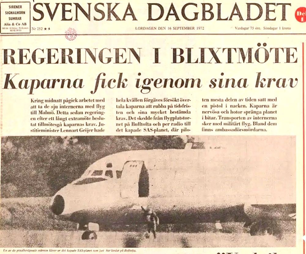 Bengt S&auml;ndh fick besk&aring;da kapardramat p&aring; Bulltofta 1972 fr&aring;n riktigt n&auml;ra h&aring;ll och trots stundens allvar bevittnade han en del dr&aring;pliga inslag. Bild av Svenska Dagbladets f&ouml;rstasida.