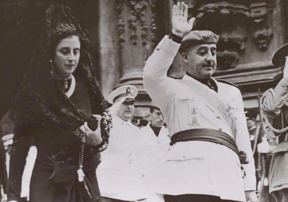 Bakom den anspr&aring;ksl&ouml;sa fasaden dolde familjen Franco en n&auml;rmast gr&auml;nsl&ouml;s girighet.