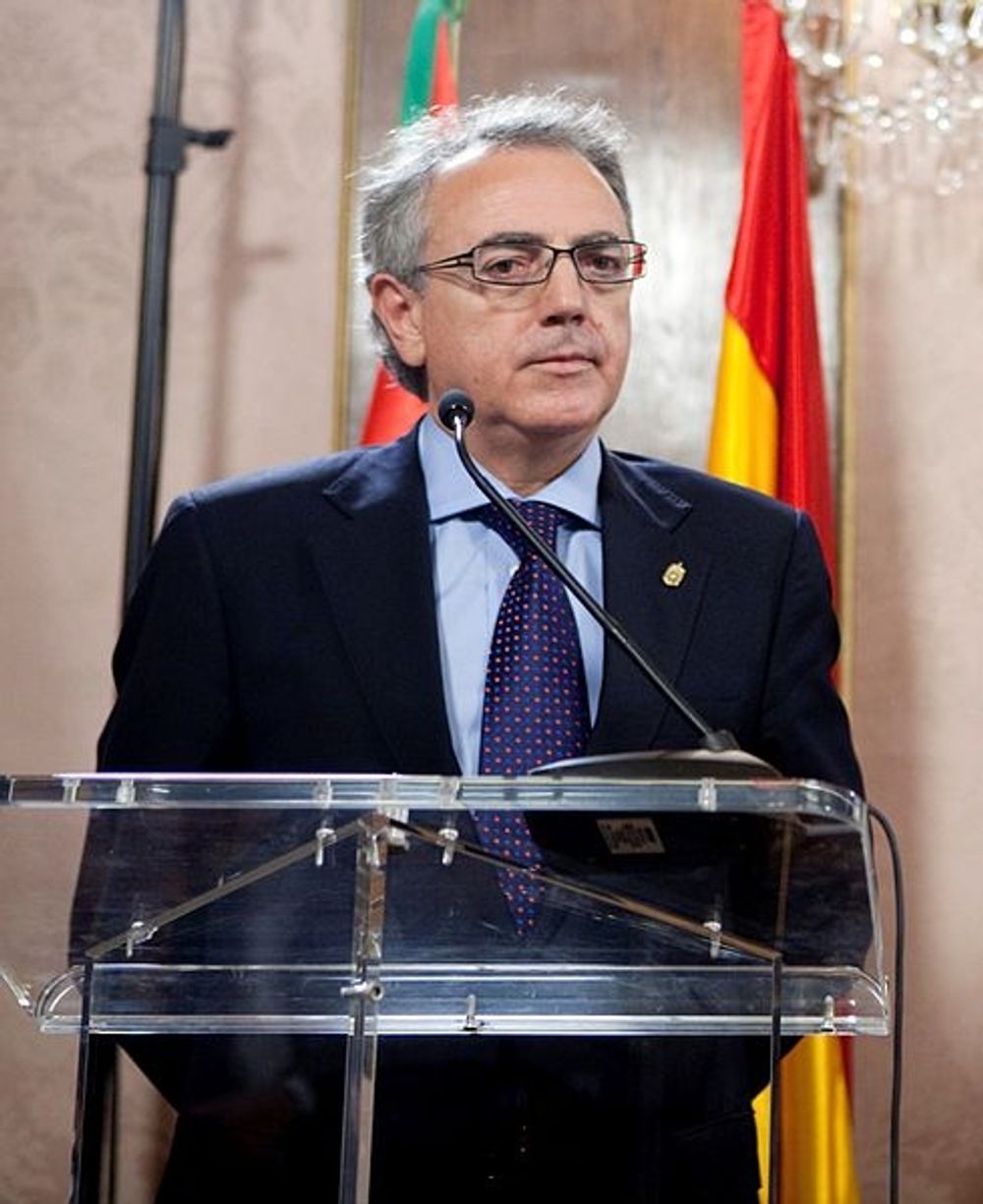 Tidigare regionalpresidenten i Navarra Miguel Sanz (UPN) misst&auml;nks ha f&aring;tt osk&auml;liga traktamenten.