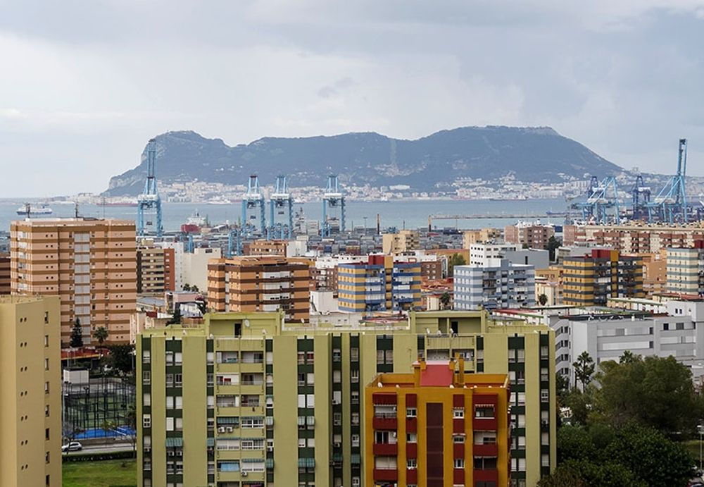 Reaktionen i sj&auml;lva Algeciras skiljer stort mot den hatstorm som f&ouml;ljde p&aring; sociala n&auml;tverk p&aring; f&ouml;rra veckans tragedi i staden.