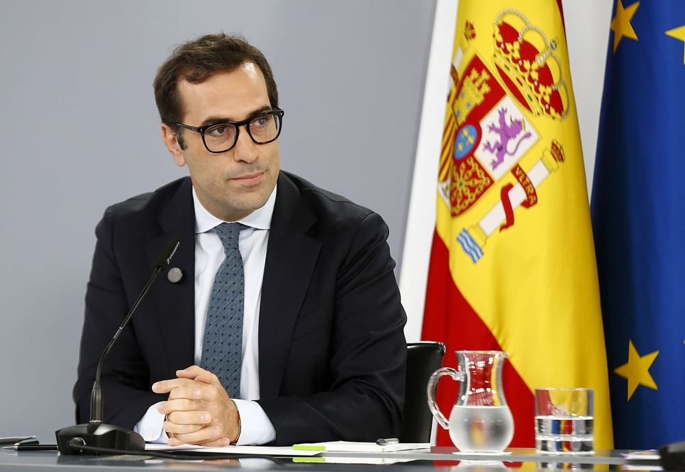 Spaniens finansminister Carlos Cuerpo betonar den privata sektorns drivkraft, som st&aring;r f&ouml;r 92 procent av de nya jobben.