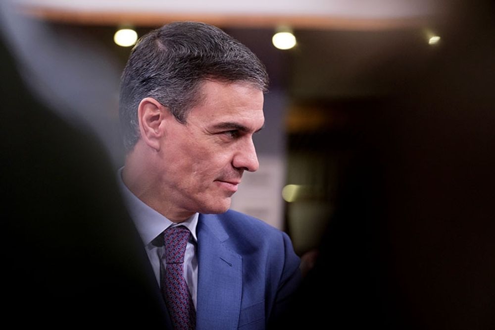 H&ouml;gerpartierna PP och Vox kr&auml;ver b&aring;da regeringschefen Pedro S&aacute;nchez avg&aring;ng och varslar om &aring;tal f&ouml;r misst&auml;nkta korruptionsbrott.