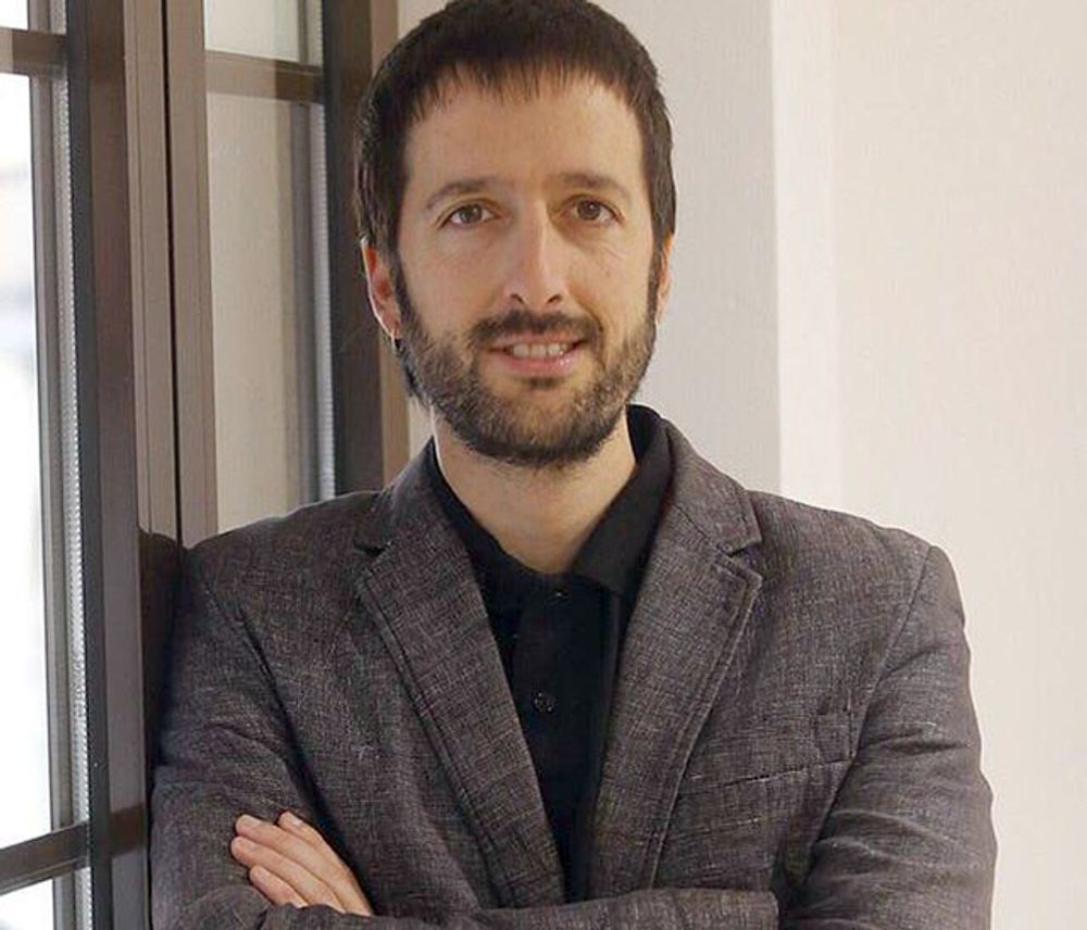 En av dem som &auml;r f&ouml;rem&aring;l f&ouml;r utredning &auml;r Podemos kommunikationschef Juanma del Olmo, som sitter i partiets h&ouml;gsta styrelse. Foto: Belial Baez/Wikimedia Commons