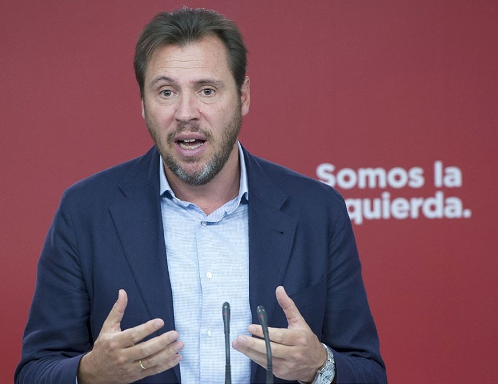 Transportministern &Oacute;scar Puente avskriver inte m&ouml;jligheten att kopparst&ouml;lden varit ett avsiktligt sabotage av pendelt&aring;gstrafiken i Katalonien.