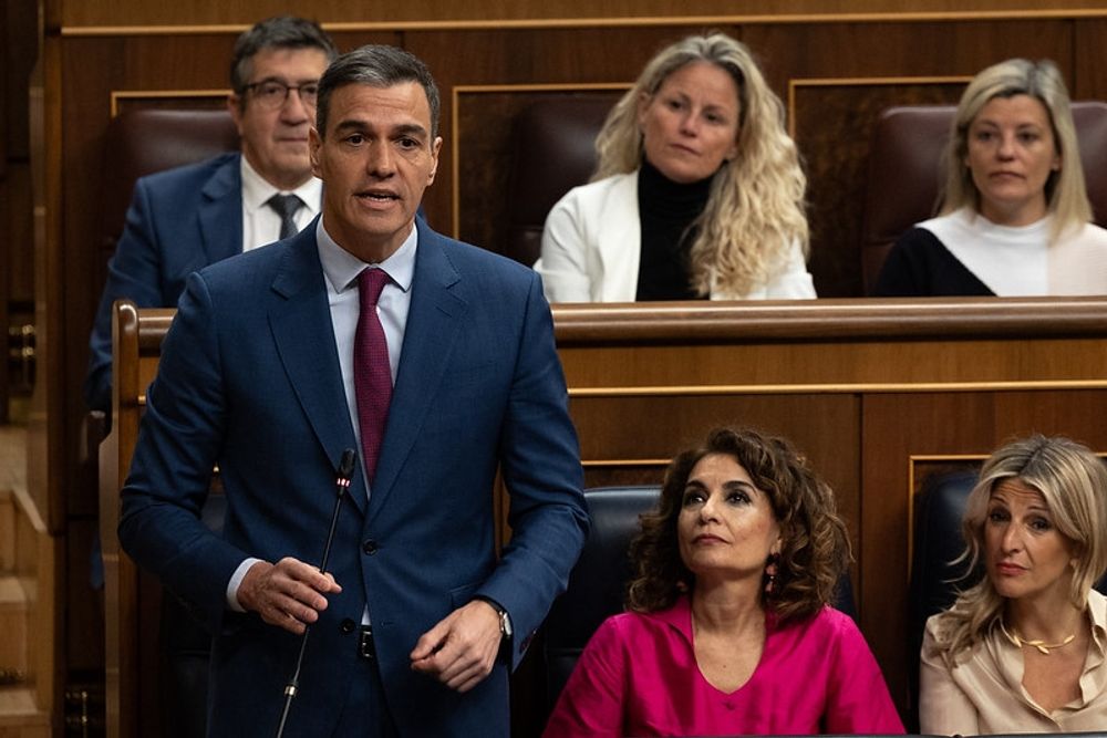 Pedro S&aacute;nchez l&auml;mnade p&aring; onsdagen parlamentet tidigare &auml;n v&auml;ntat och sl&auml;ppte n&aring;gra timmar senare ett &ouml;ppet brev, d&auml;r han hotar med att avg&aring;. Foto: PSOE