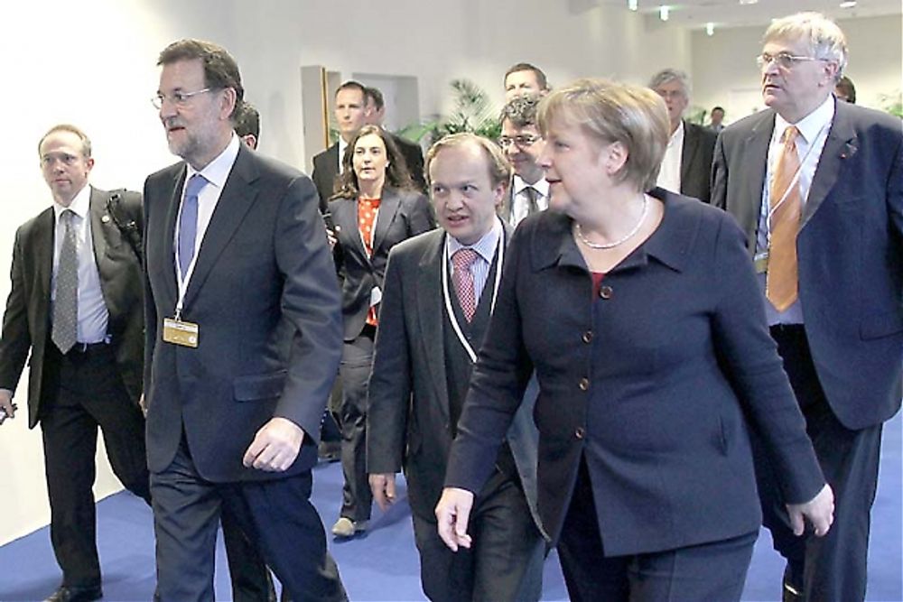 Vissa medier h&auml;vdar att Rajoy i hemlighet antytt till Angela Merkel att Spanien beh&ouml;ver ett uppskov p&aring; sina underskottskrav. Foto: PP