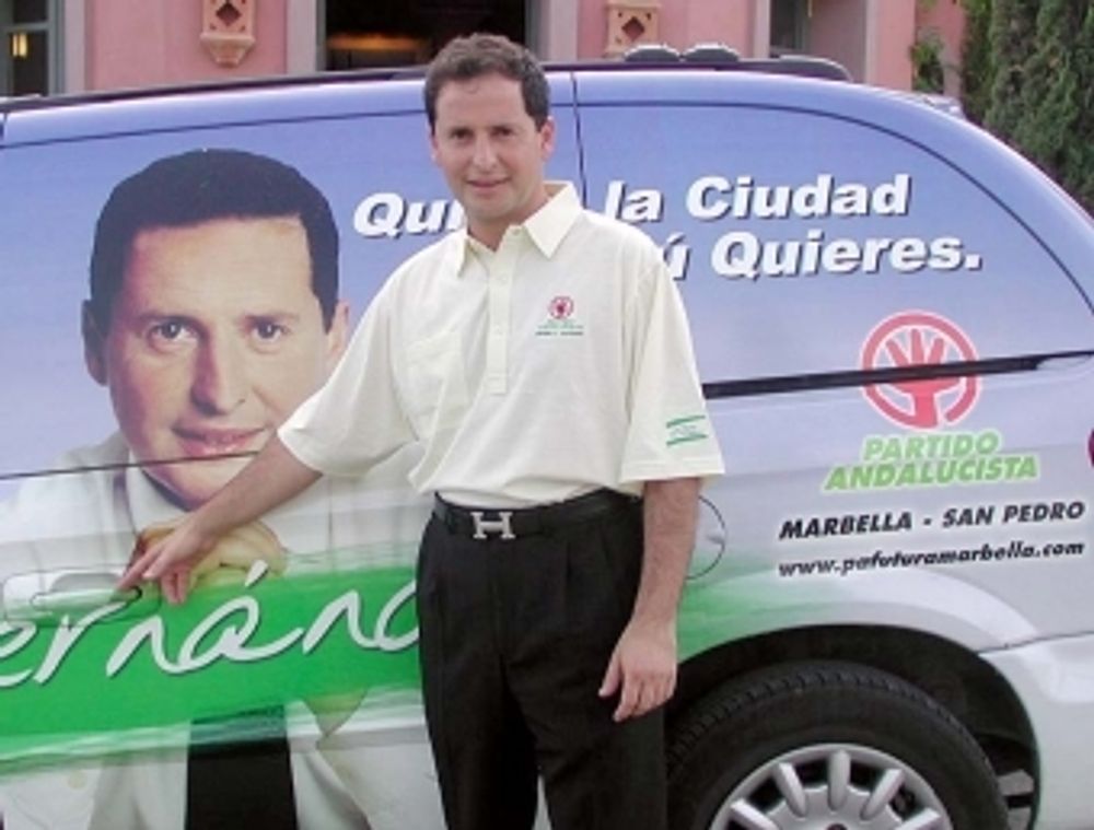 Sydkusten fotograferade Carlos Fern&aacute;ndez n&auml;r han kandiderade f&ouml;r Partido Andalucista.