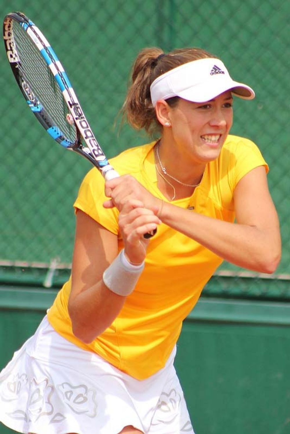 Garbi&ntilde;e Muguruza f&ouml;ll i Wimbledonfinalen mot Serena Williams.