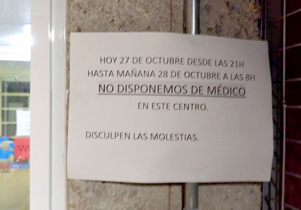 Flera av de nya akutstationerna i Madrid har tvingats avisera allm&auml;nheten att det saknas n&aring;gon l&auml;kare. Foto: Twitter
