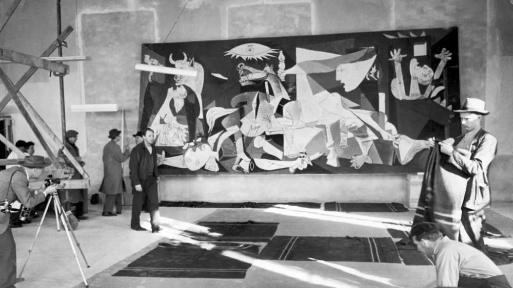 <i>Guernica</i> installerad i det som senare skulle bli Moderna Museet i Stockholm under h&ouml;sten 1956. Foto: Arkiv