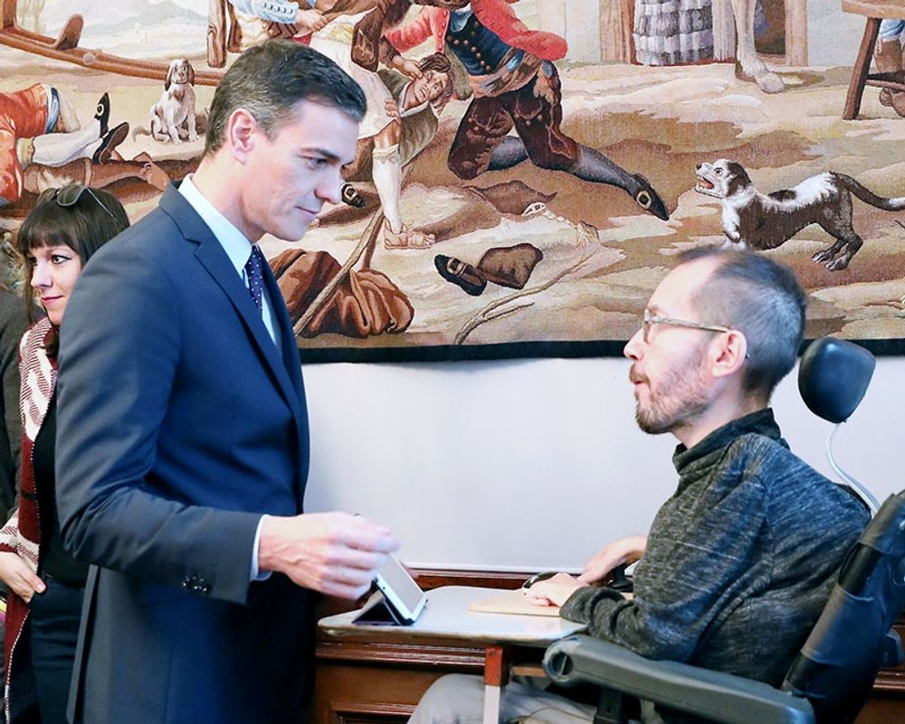 Arkivbild med regeringschefen Pedro S&aacute;nchez och generalsekreteraren f&ouml;r Unidas Podemos Pablo Echenique. Foto: PSOE