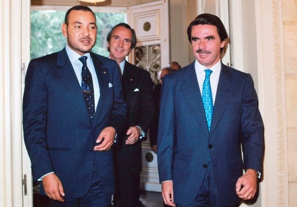 Pedro S&aacute;nchez blir den f&ouml;rste regeringschefen att inte beviljas audiens hos Marockos kung Mohamed VI. P&aring; bilden syns kungen tillsammans med f&ouml;re detta regeringschefen Jos&eacute; Mar&iacute;a Aznar.